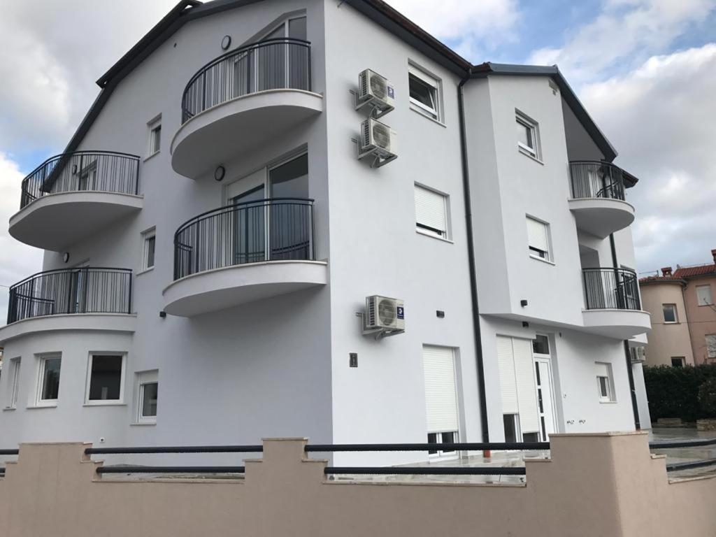 Orhidea Apartment Medulin Exterior photo